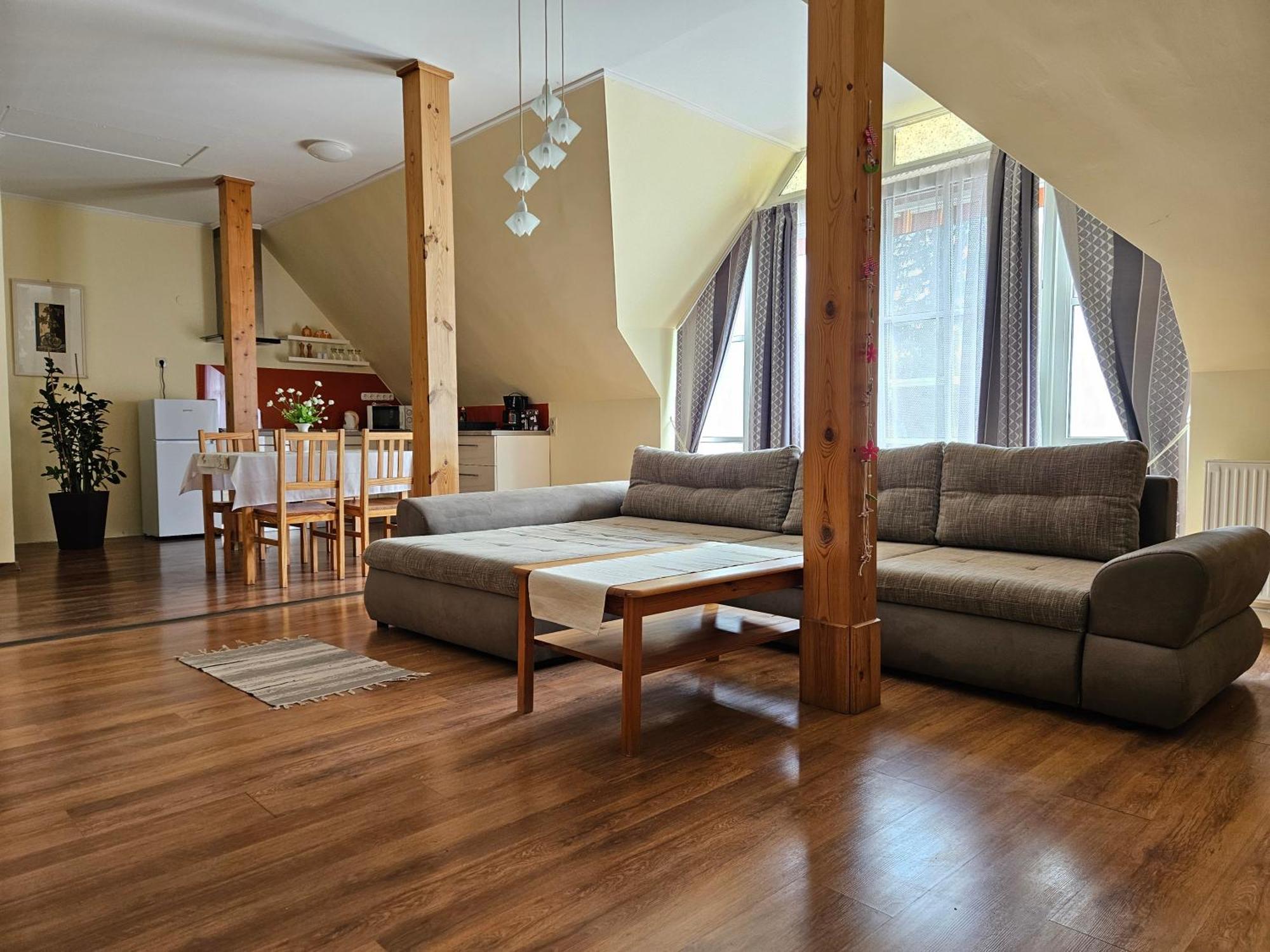 Hotel Parti Panzio Tata Zewnętrze zdjęcie