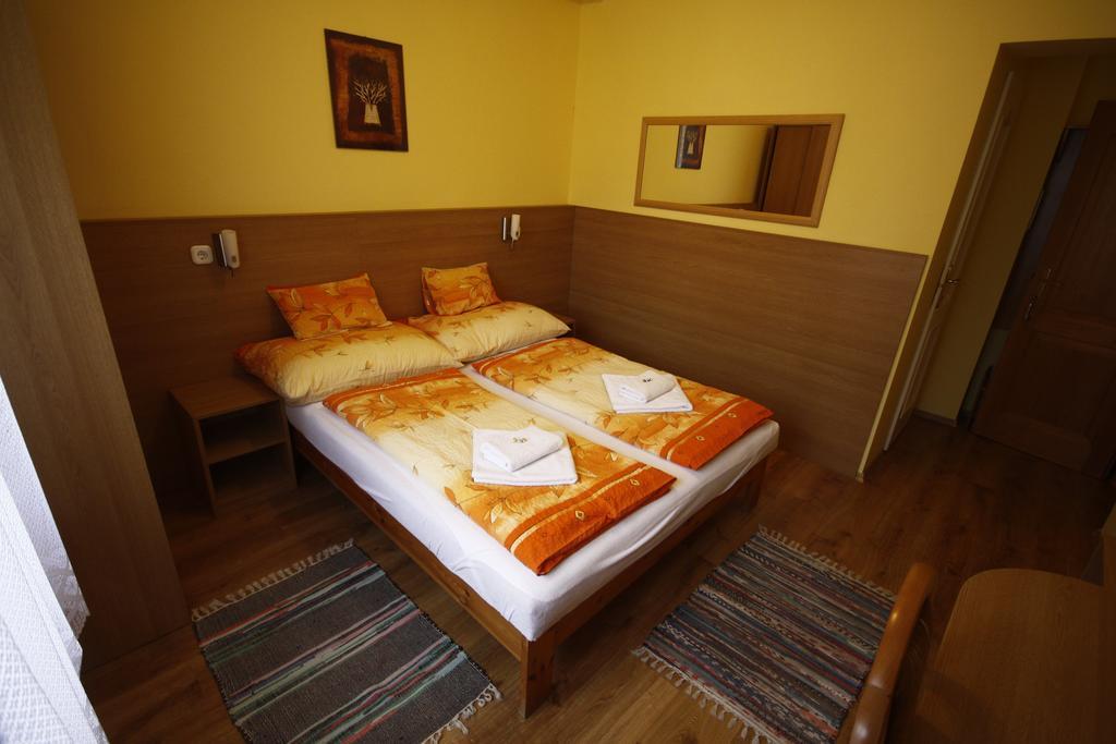 Hotel Parti Panzio Tata Zewnętrze zdjęcie