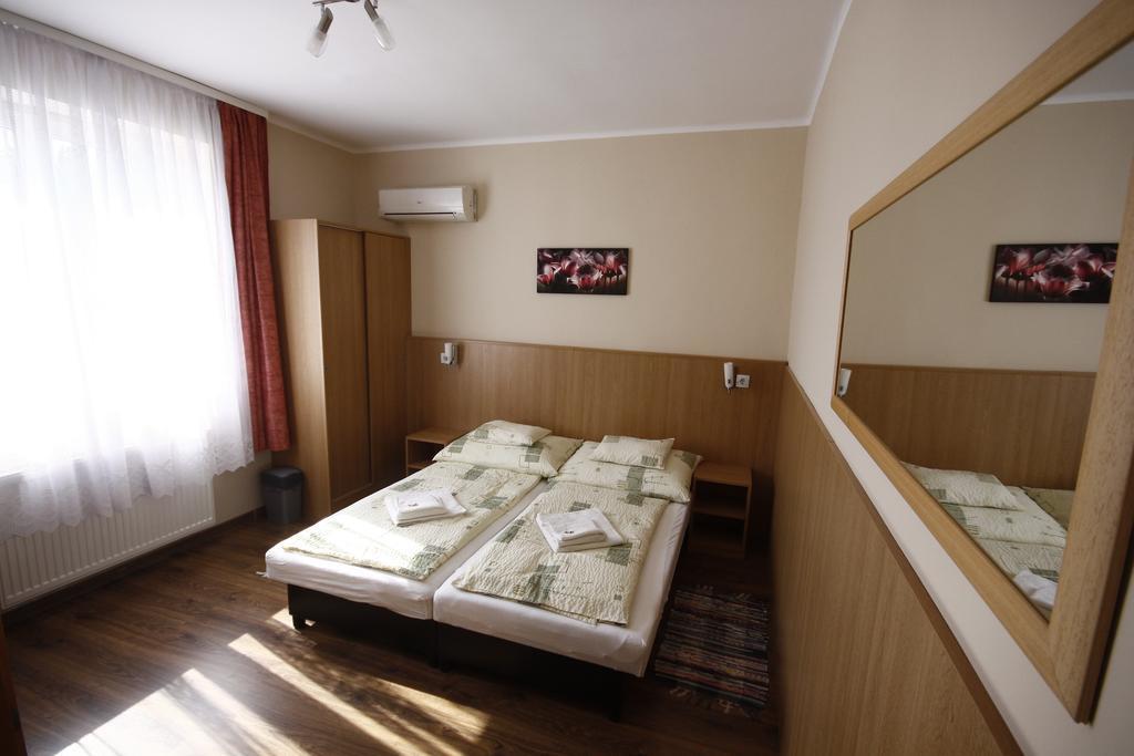 Hotel Parti Panzio Tata Zewnętrze zdjęcie
