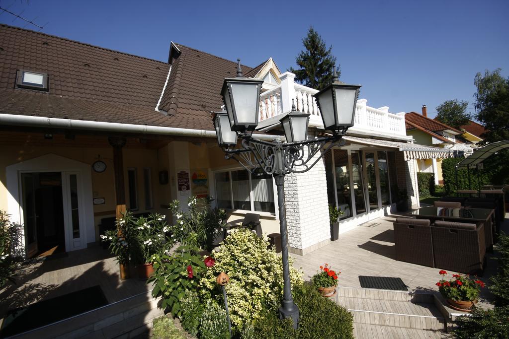 Hotel Parti Panzio Tata Zewnętrze zdjęcie