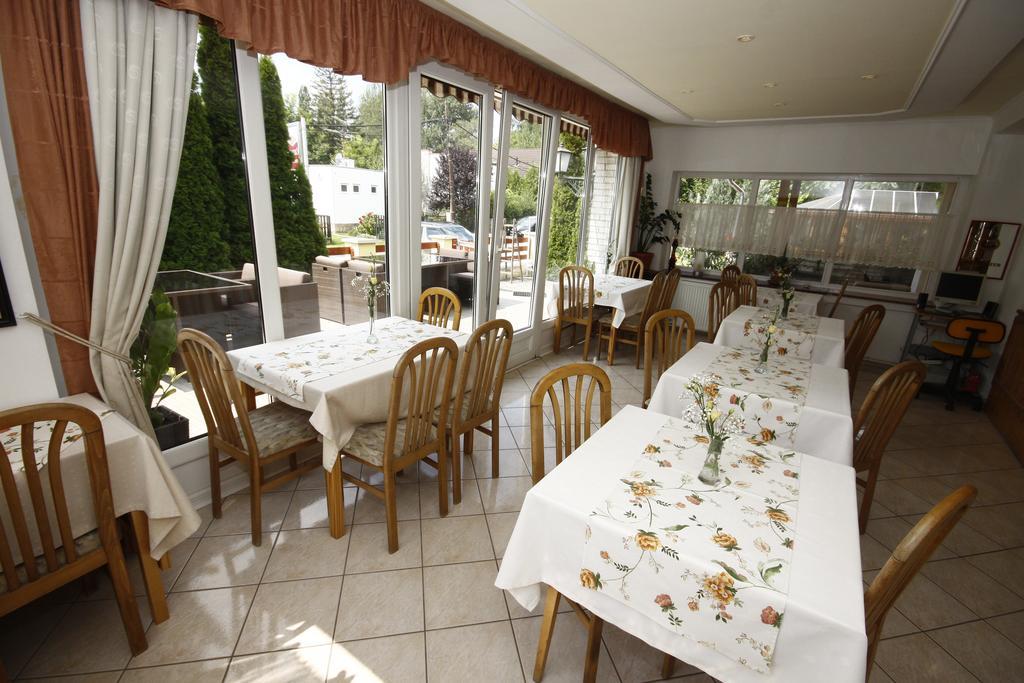 Hotel Parti Panzio Tata Zewnętrze zdjęcie