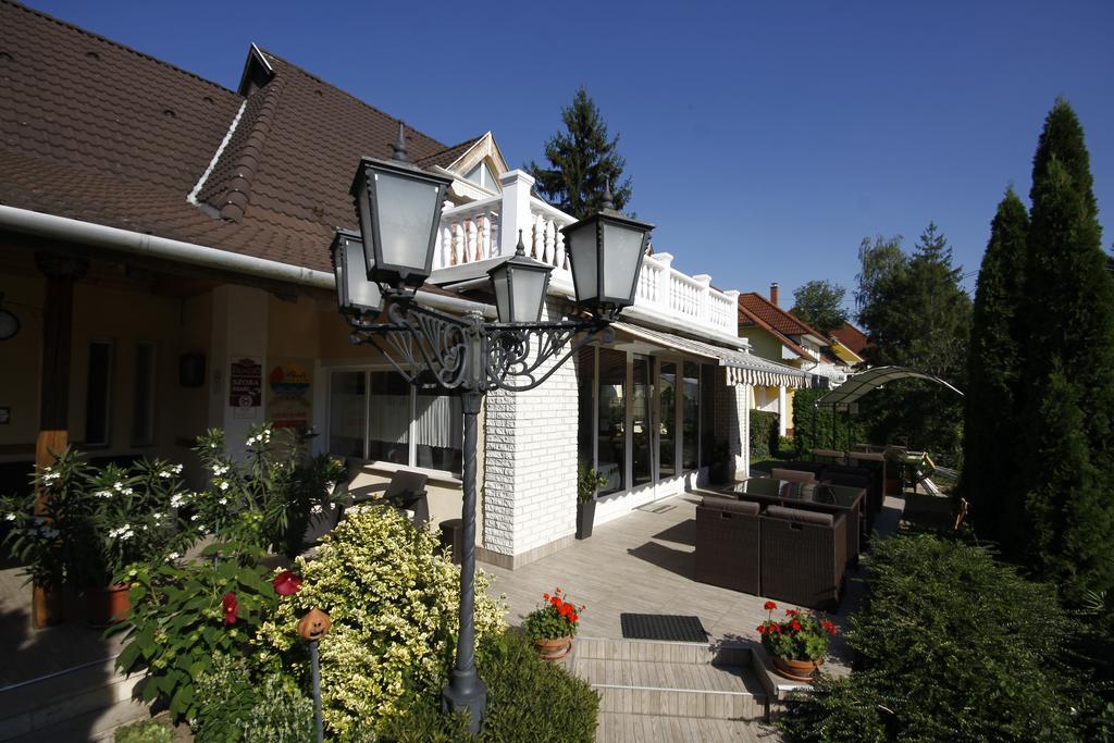 Hotel Parti Panzio Tata Zewnętrze zdjęcie