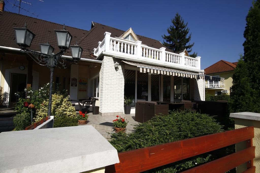 Hotel Parti Panzio Tata Zewnętrze zdjęcie
