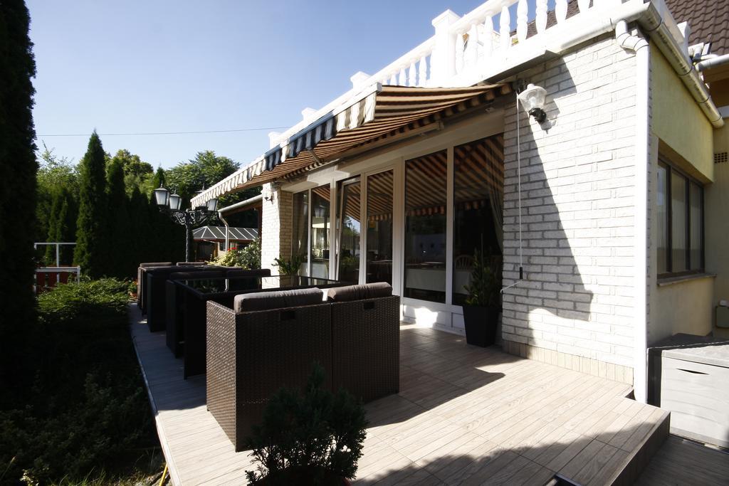 Hotel Parti Panzio Tata Zewnętrze zdjęcie