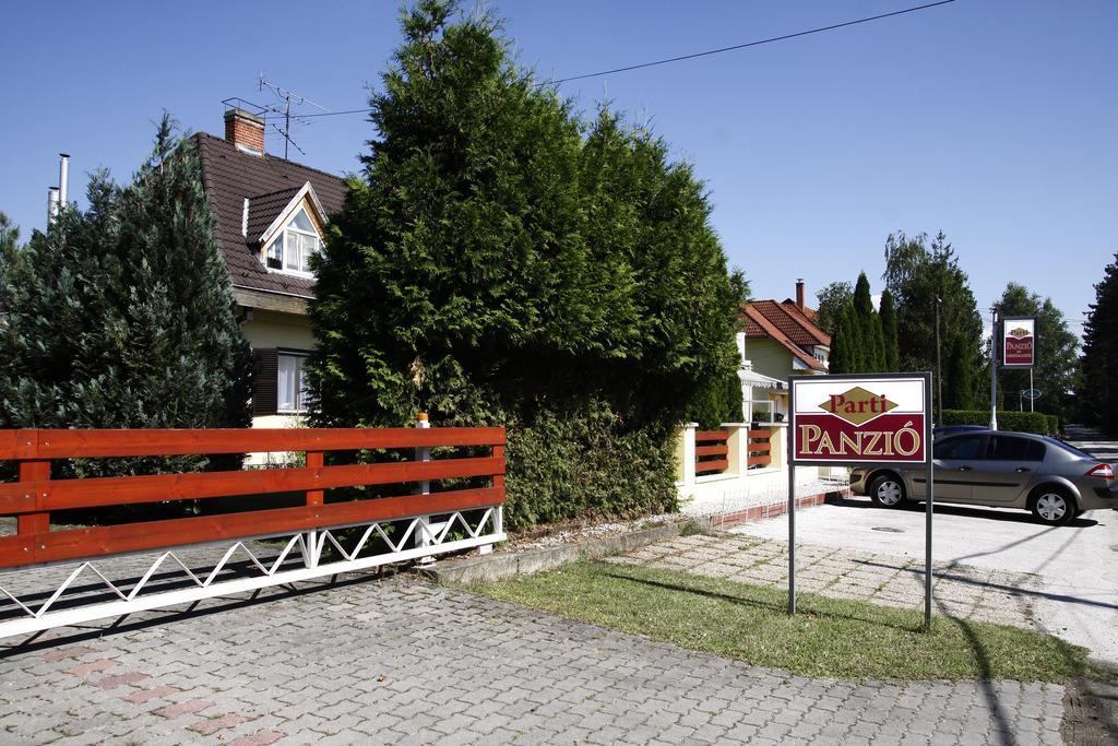 Hotel Parti Panzio Tata Zewnętrze zdjęcie