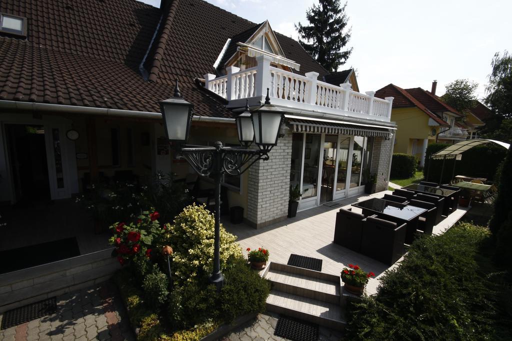 Hotel Parti Panzio Tata Zewnętrze zdjęcie